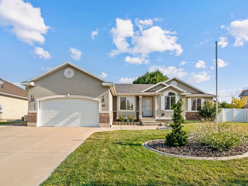 821 E 2050 S, Clearfield