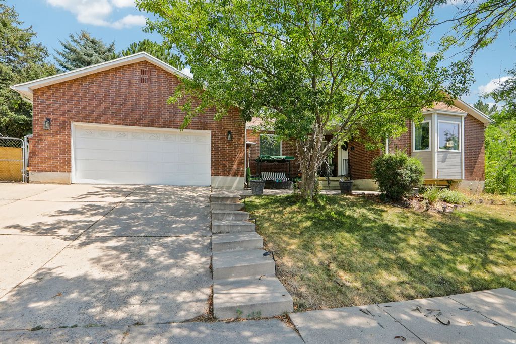 2112 N Sunset Dr, Layton
