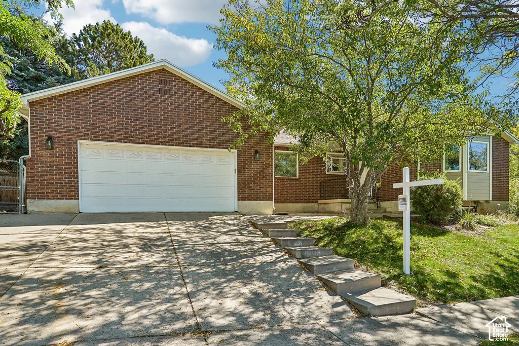 2112 N Sunset Dr, Layton