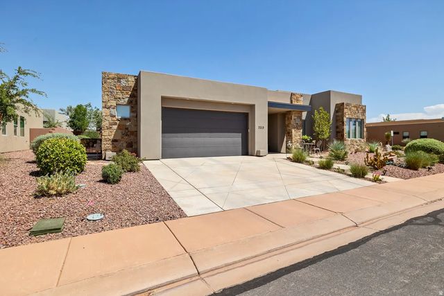 3215 S Sandstone Dr W, Hurricane