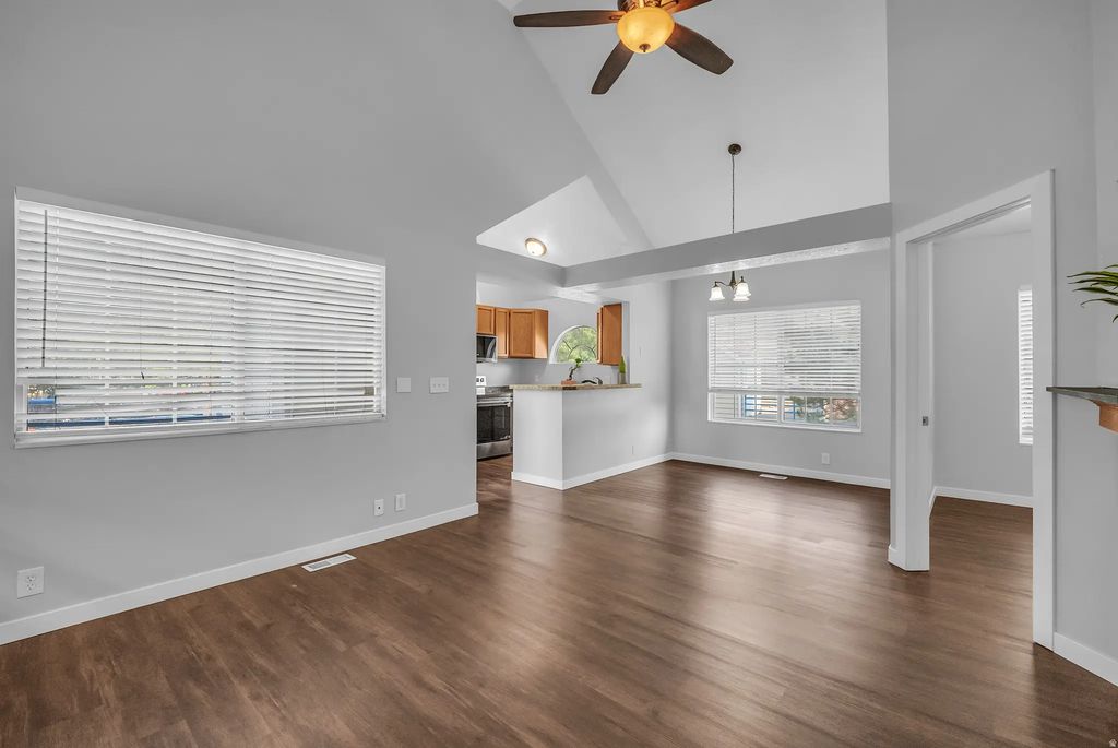 1387 W Breakwater Dr S, Taylorsville