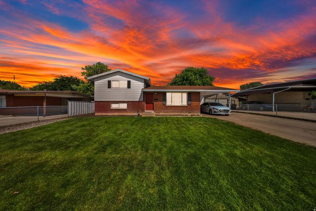 2120 N 300 W, Sunset