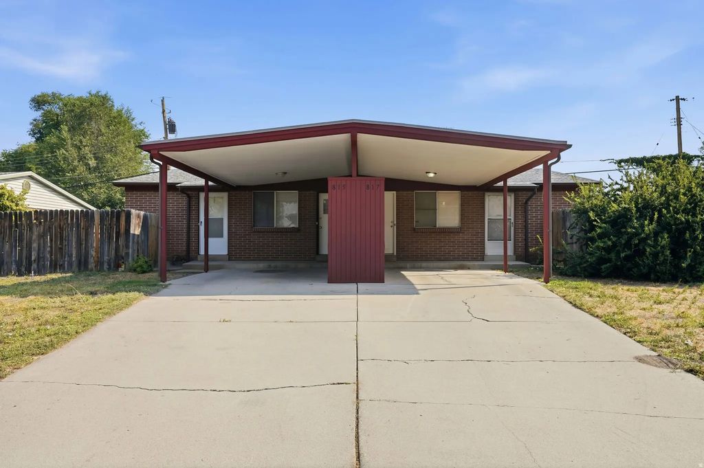 815 E Whitemaple Way, Millcreek