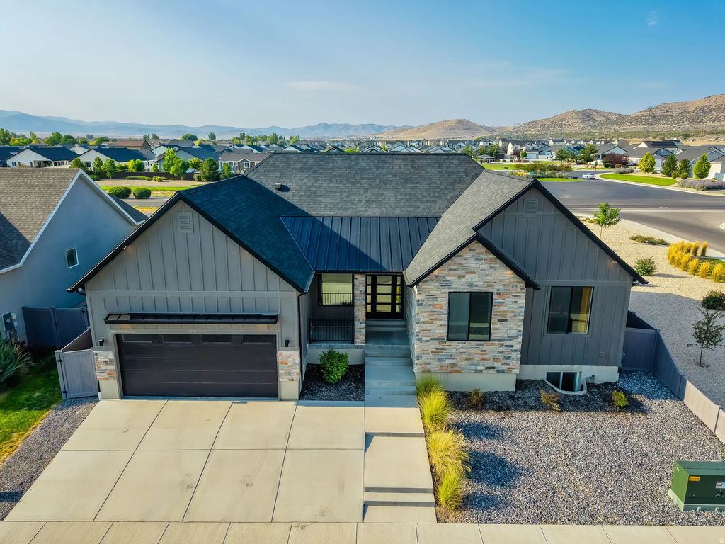 2311 E Cobble Creek Ln, Eagle Mountain