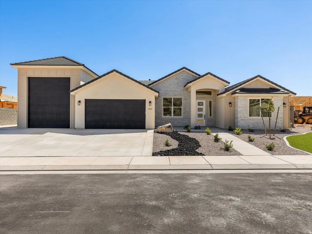 1717 S 3630 W, Hurricane