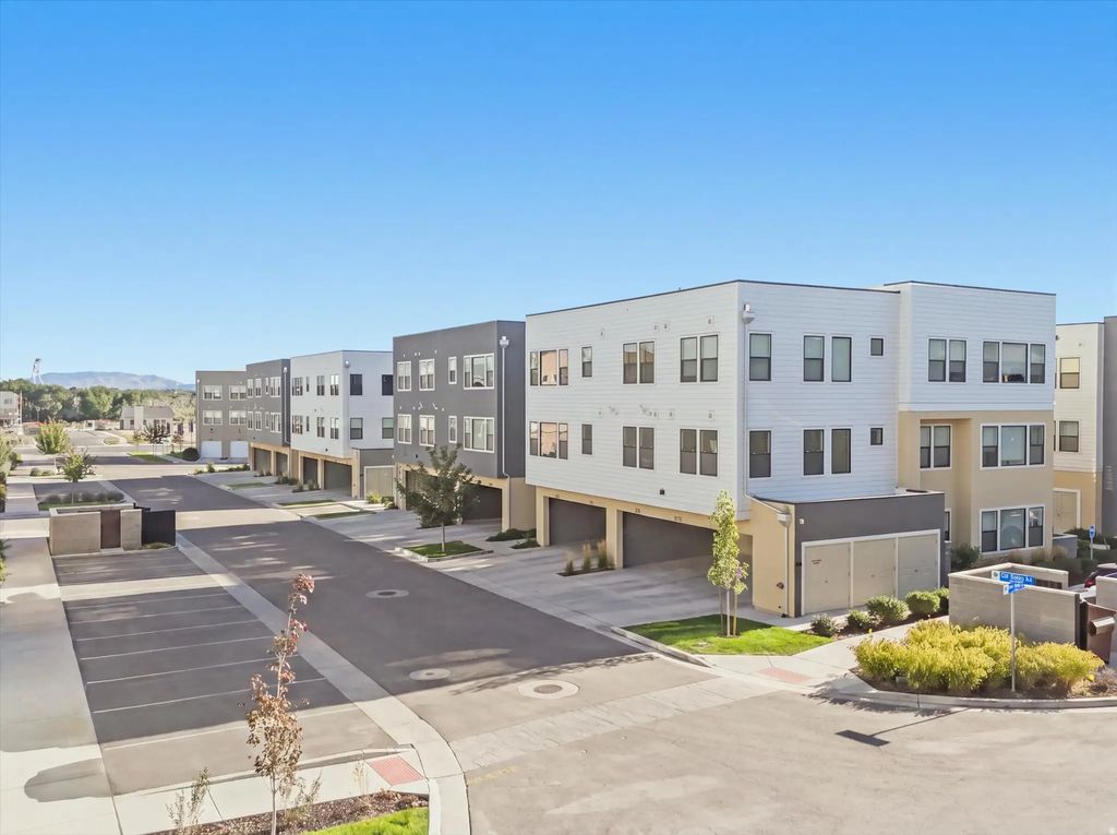 718 W Blue Magic Ln S S201, Midvale