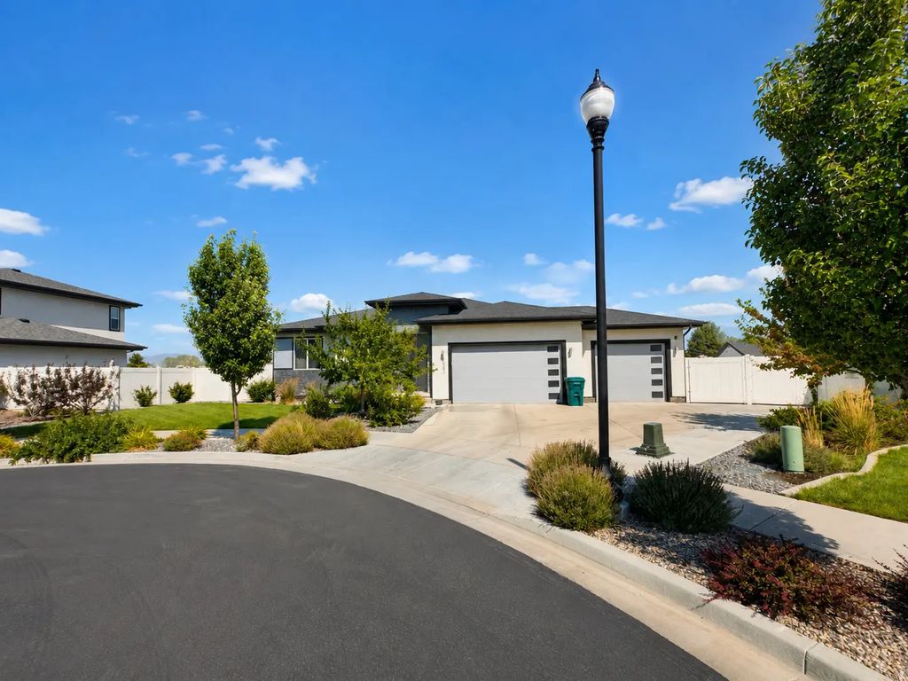 8283 S Mallard Ln, West Jordan