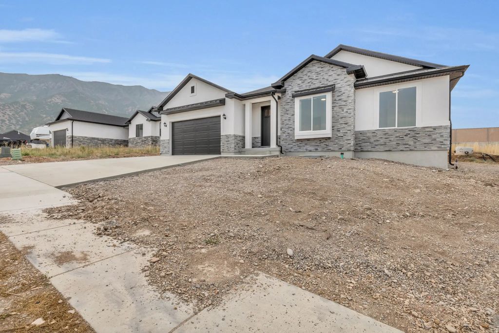330 E 500 S, Santaquin
