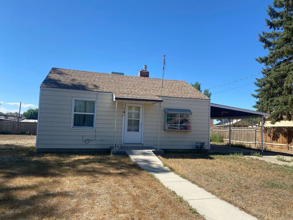 140 E 100 S, Castle Dale
