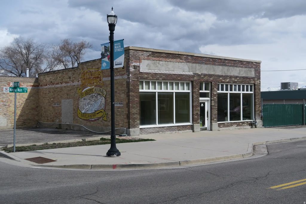 8980 W Magna Main St, Magna