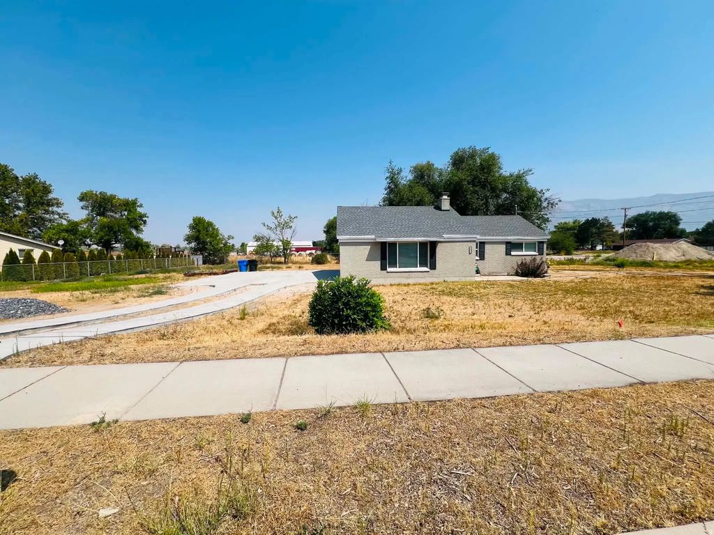 2036 W 1800 N, Farr West