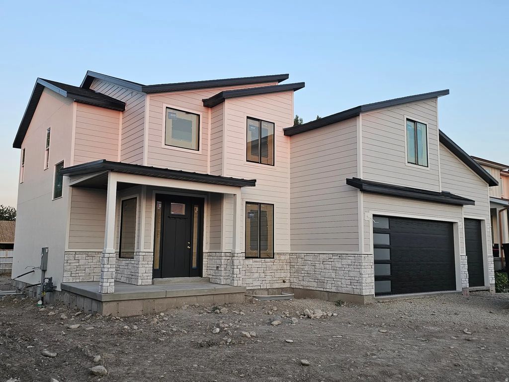 3011 S Richards View Rd W 16, Magna