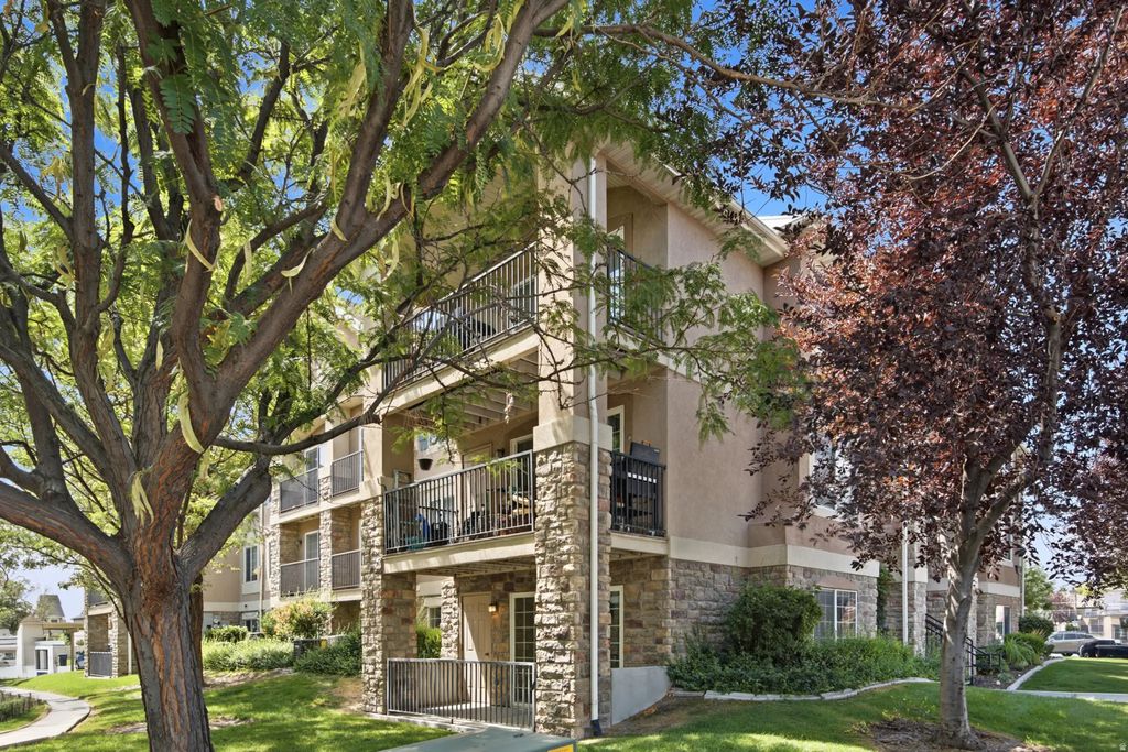 1249 W Cambria Way L-104, Pleasant Grove