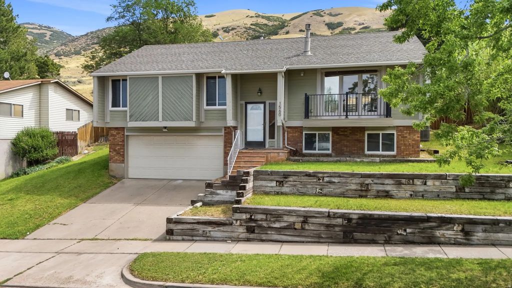 1560 E Hills Dr N, Bountiful