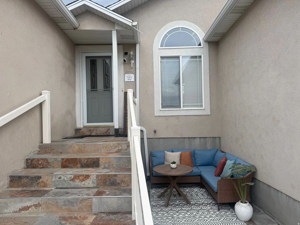 686 Greystone Way, Tooele