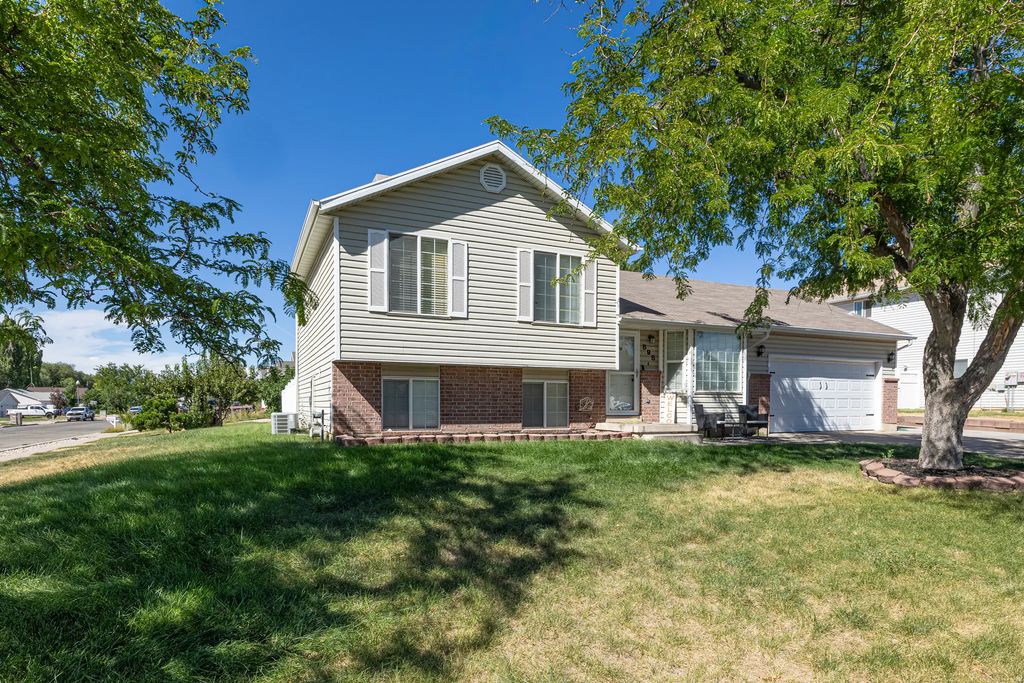 898 W 1025 N, Clinton