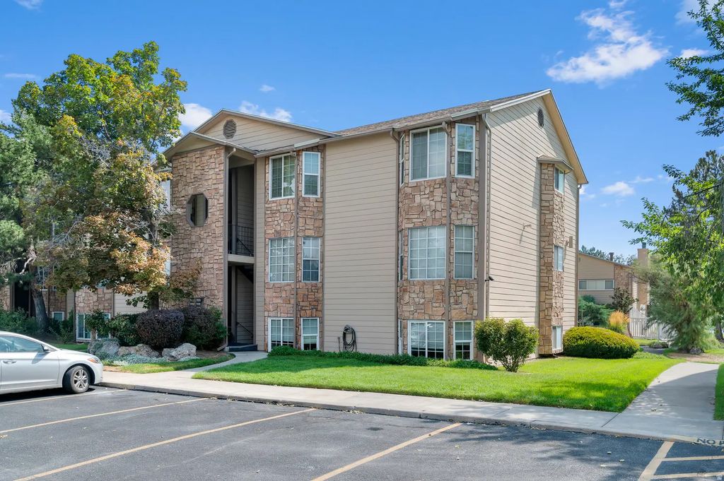 7721 S Briarsprings Dr, Midvale