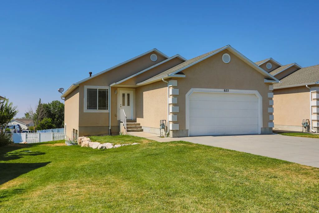 655 N Greystone Way E, Tooele