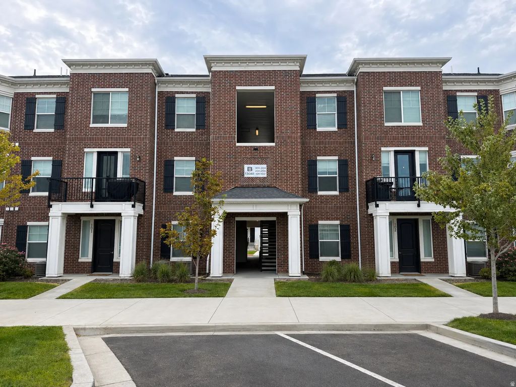 13061 S Cannavale Dr B301, Herriman