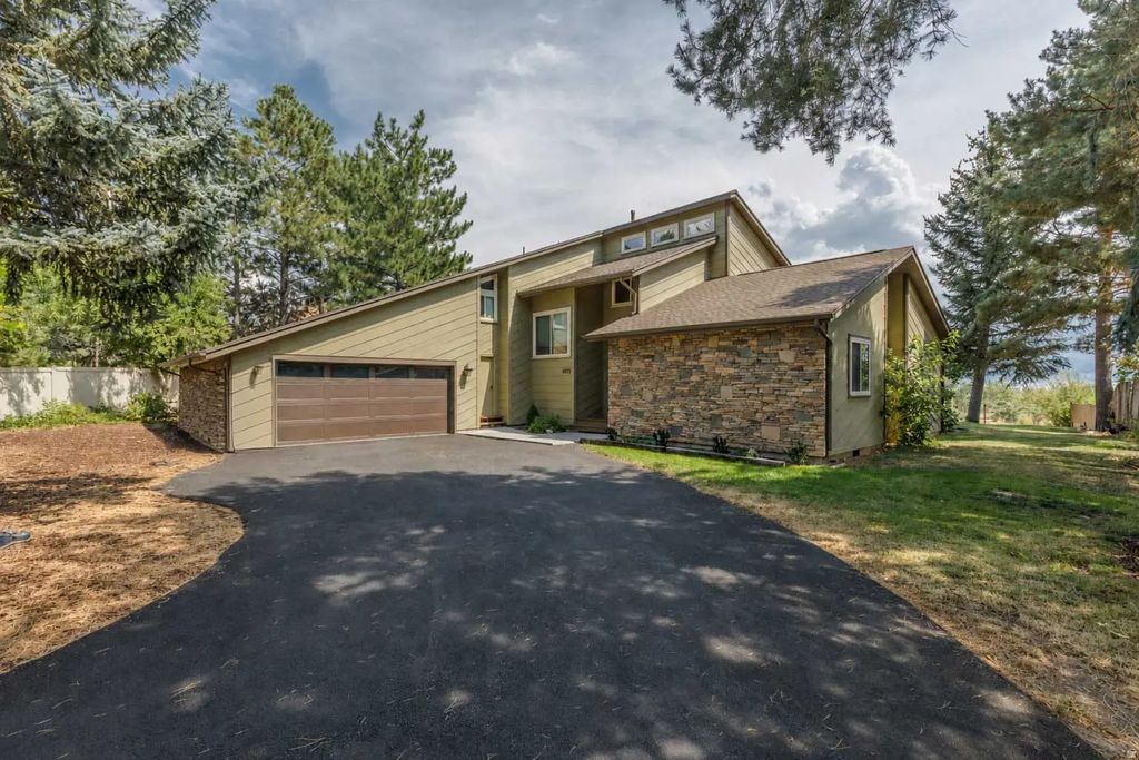 4573 E Fuller Dr, Eden