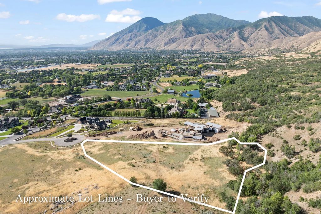 1326 E Little Ct, Mapleton