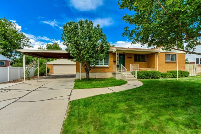 2067 E Sahara Dr, Holladay