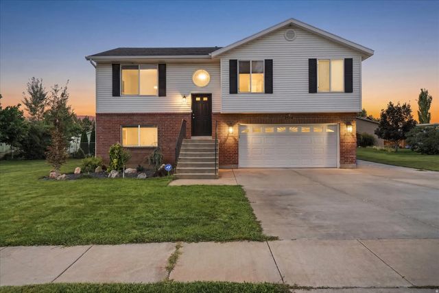 2514 W 2250 N, Clinton