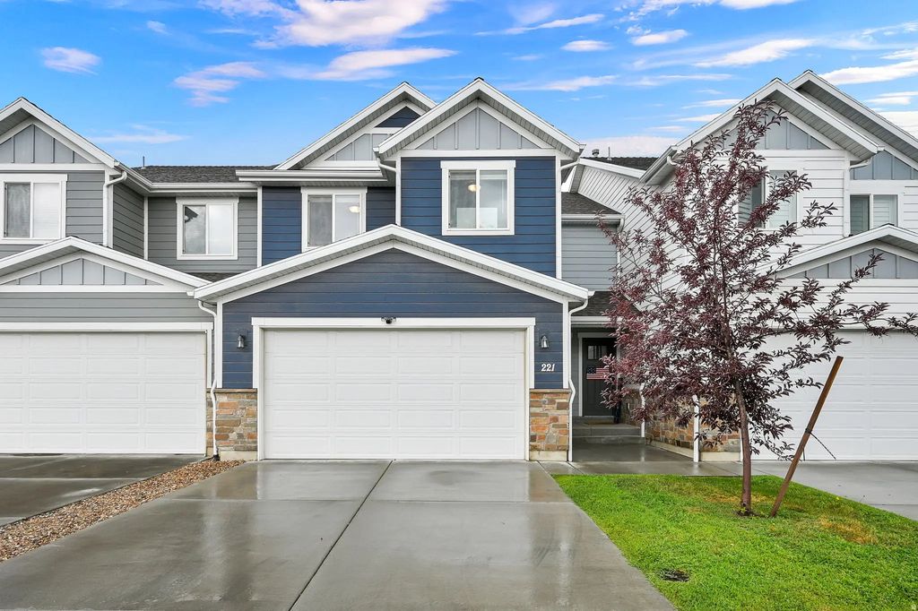 4163 S 2800 W 221, Roy