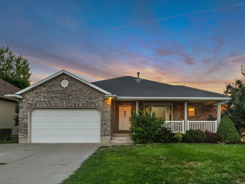 3895 S 900 W, Riverdale