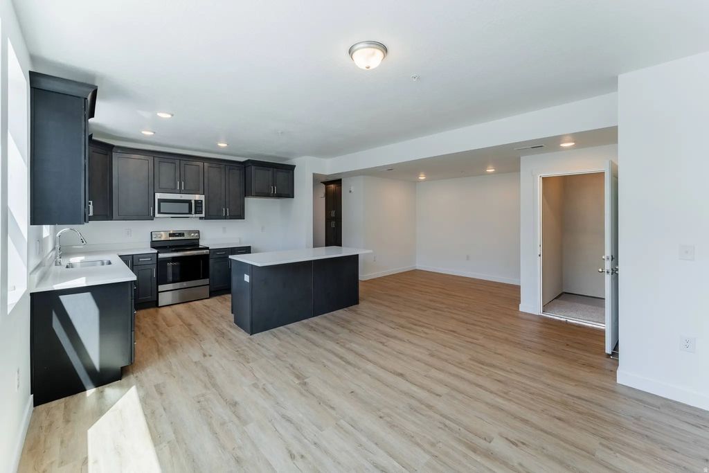 8333 S Iris Lumi Ln W 1q-204, Midvale
