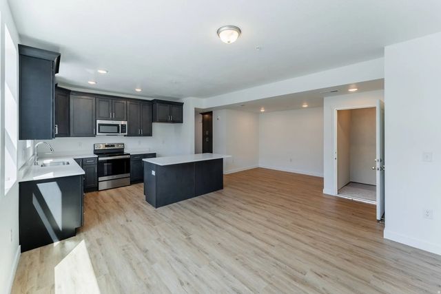 8333 S Iris Lumi Ln W 1q-204, Midvale