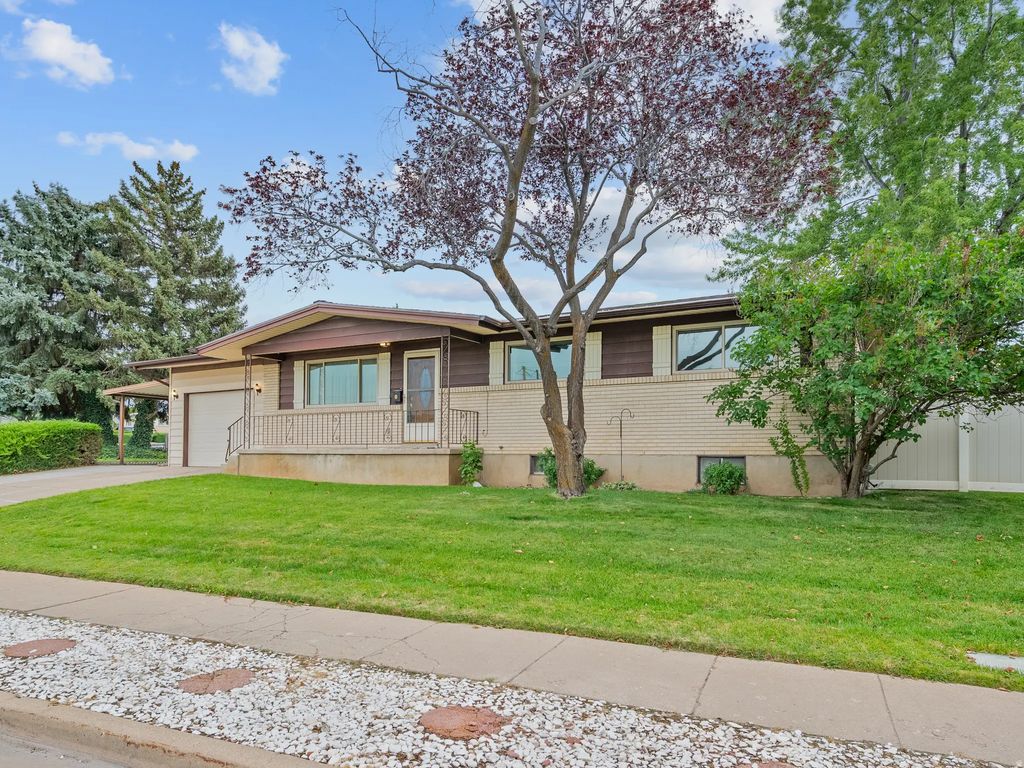 2367 W 4600 S, Roy