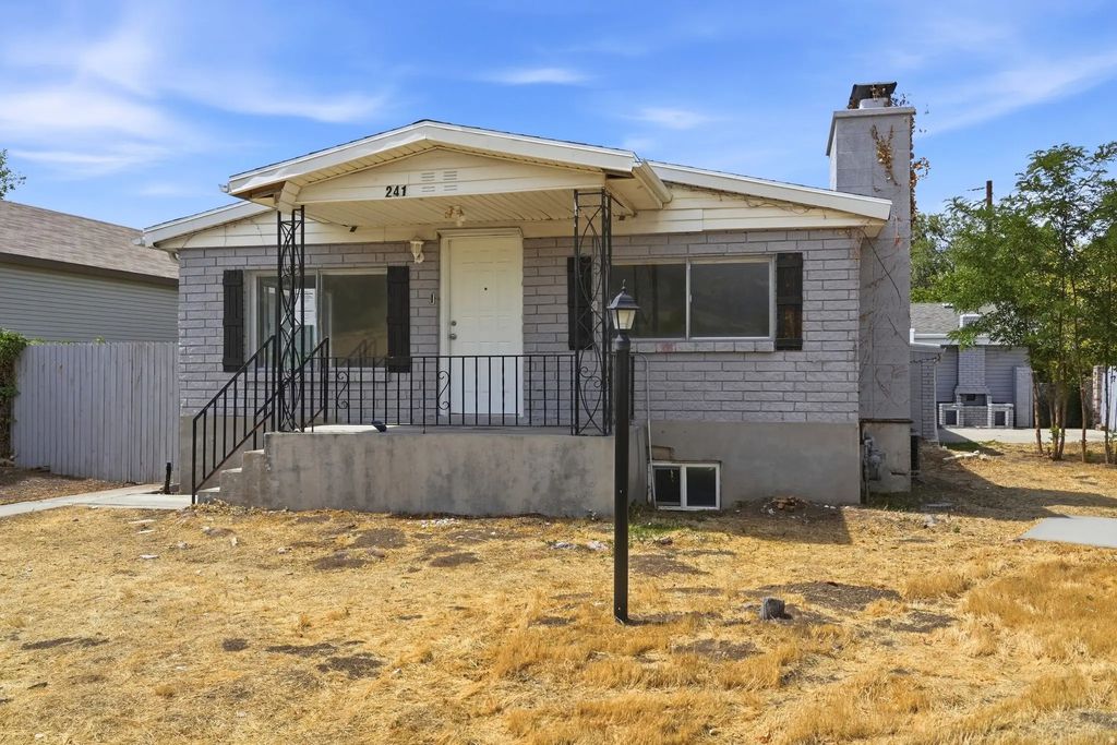 241 N 7th St E, Tooele