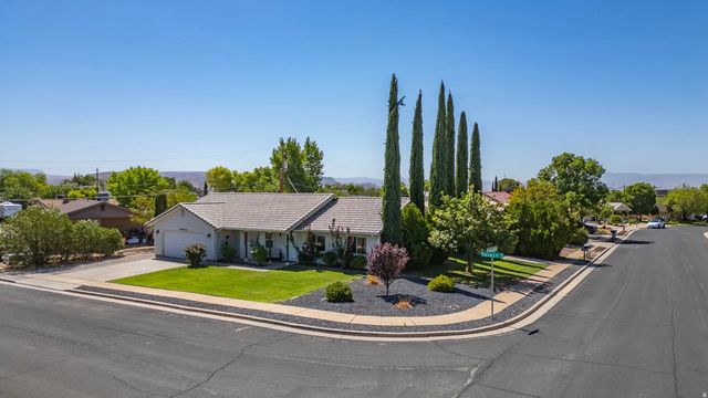 937 W Yucca Ln, Washington