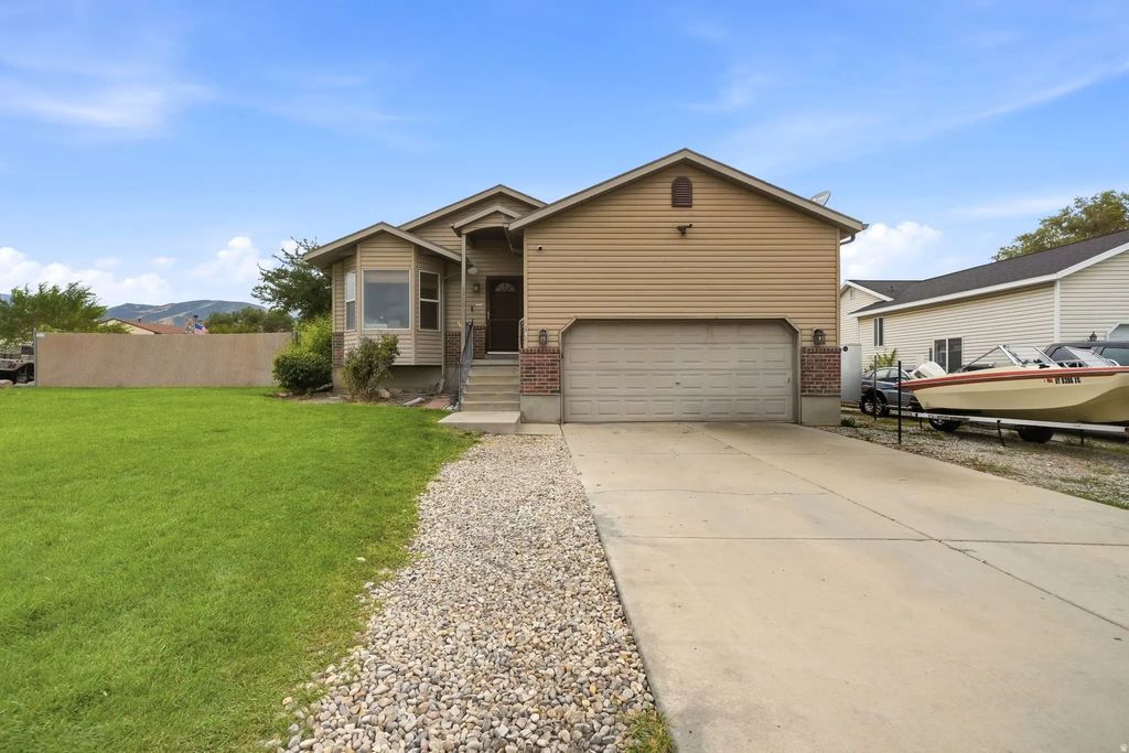 2932 S Fetzer Dr, Magna