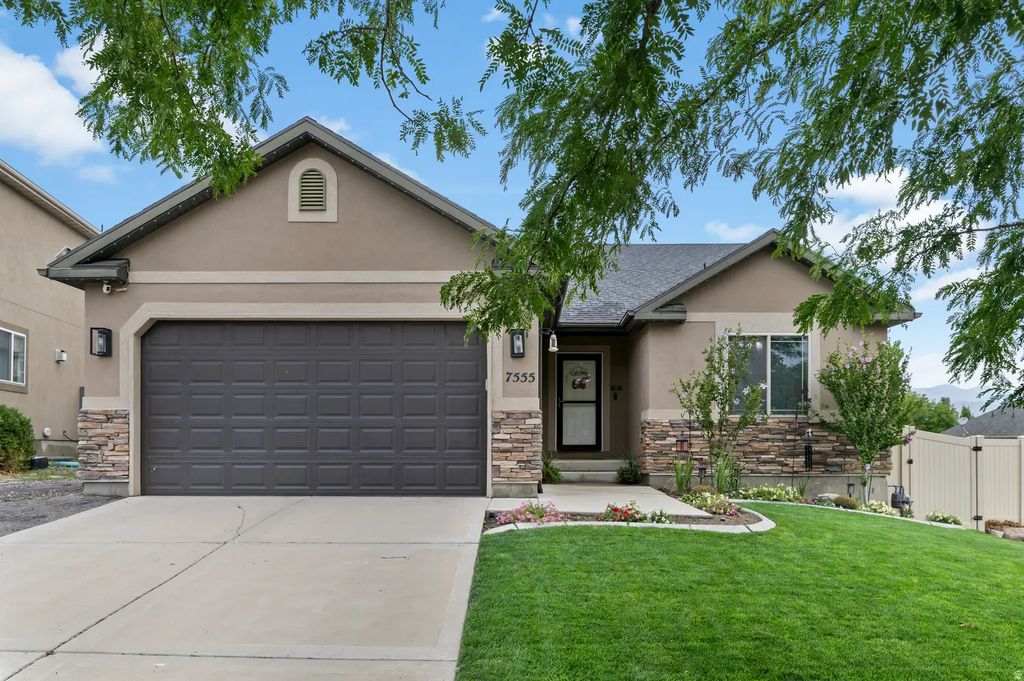 7555 N Pinecone Rd, Eagle Mountain