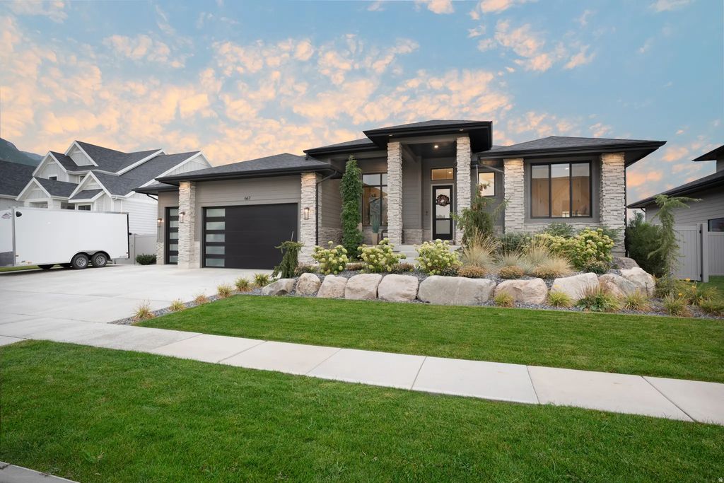 667 W Hidden Farm Dr, Farmington