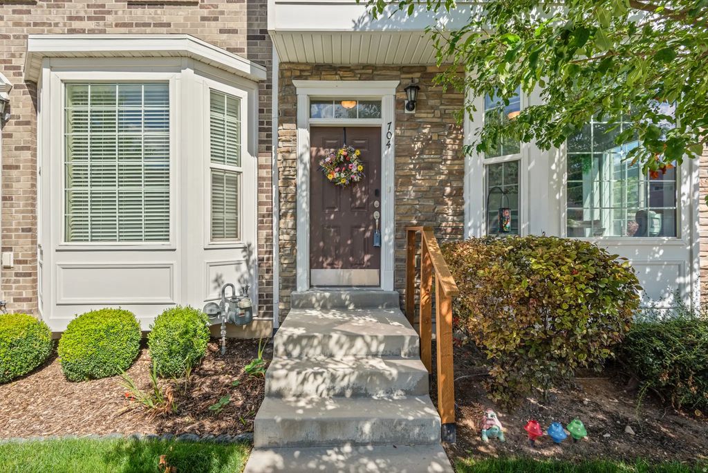 704 N 220 E, Salem