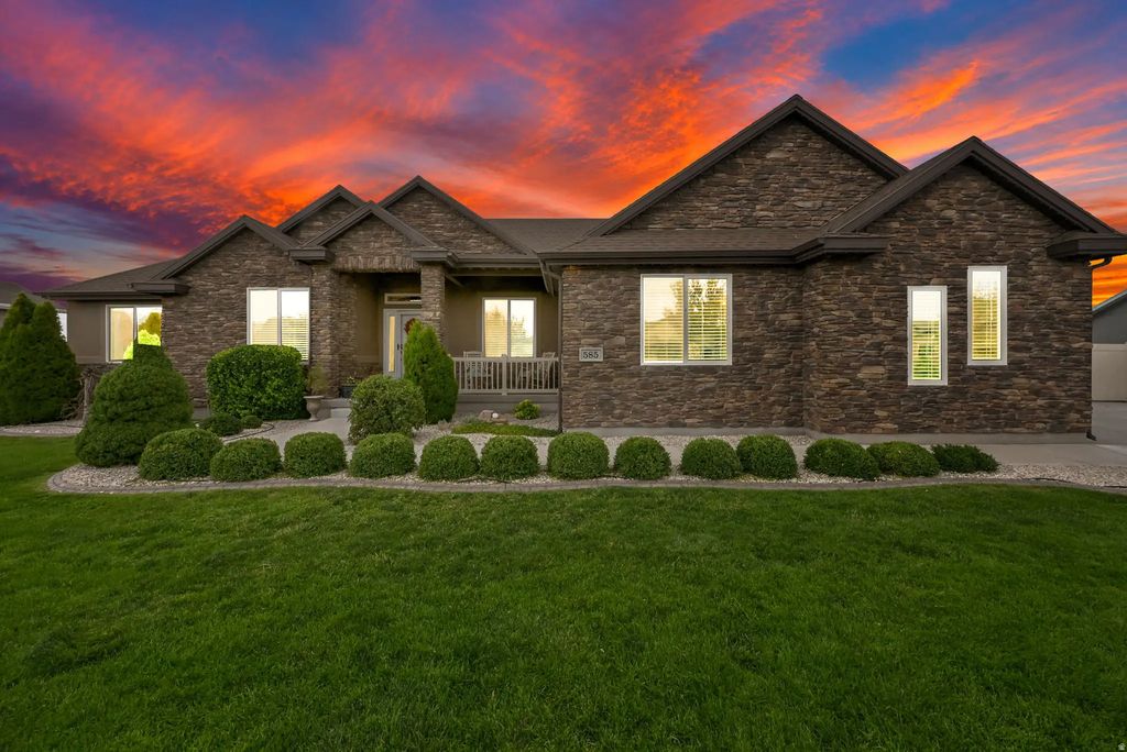 585 E Coach Ln, Grantsville