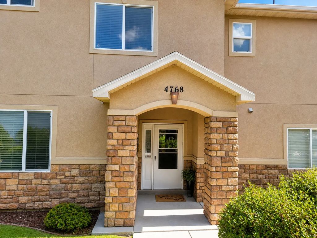 4768 W Oregon Trail Way W, Herriman