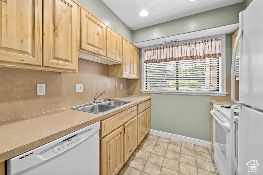 325 E 2550 N 21, North Ogden