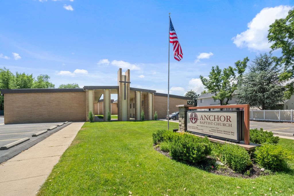 1800 E 5600 S, Holladay