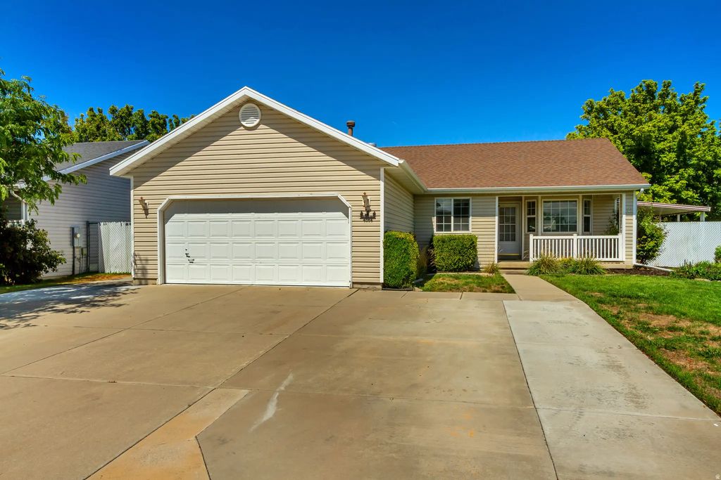4064 W 5250 S, Roy