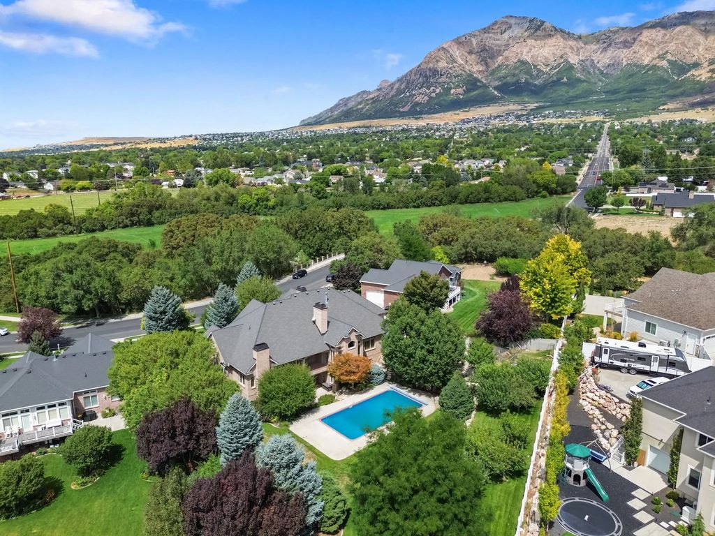 2508 Barker Pkwy, North Ogden