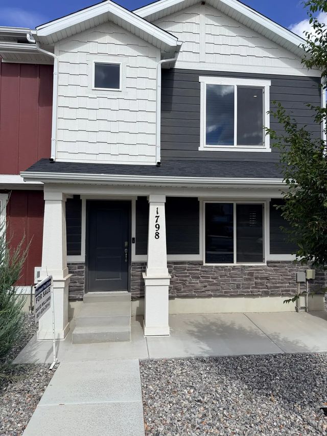 1798 N Blue Iris Ave 1061, Tooele