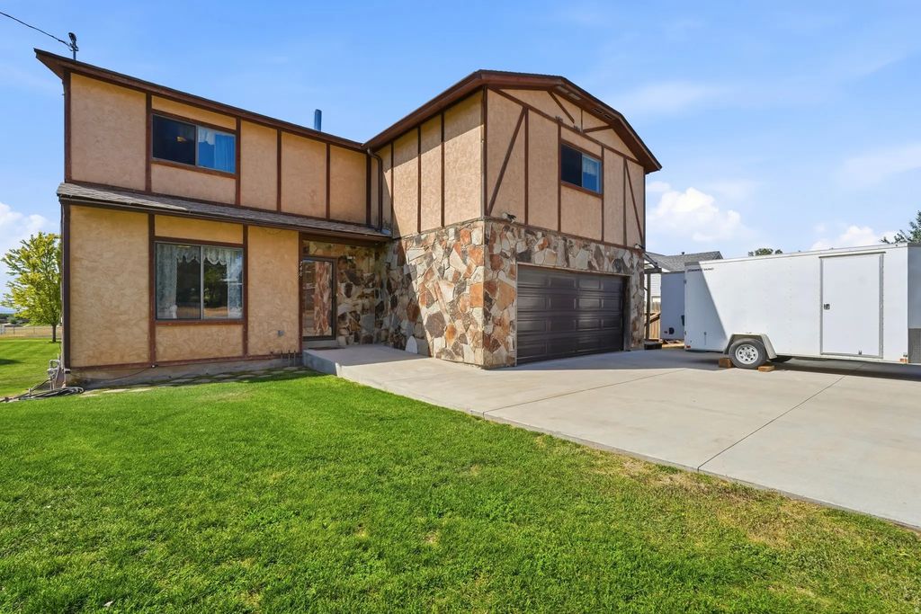 748 E Antelope Dr N, Layton