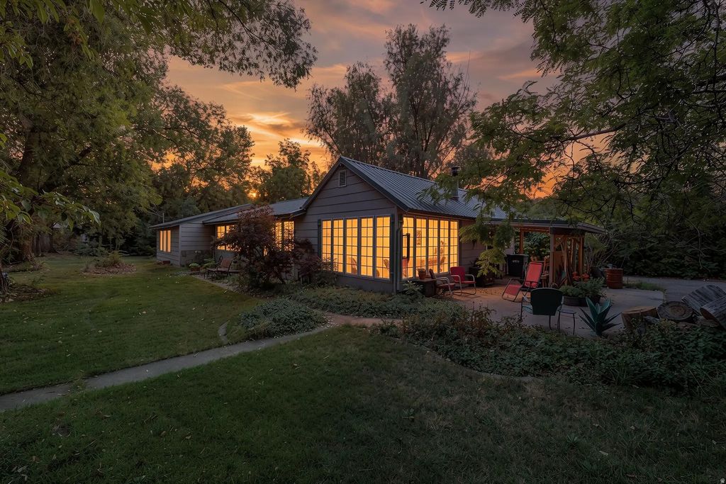 881 N Highway 89, Harrisville
