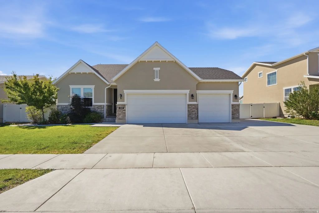 1422 E Lowe Peak Dr, Eagle Mountain