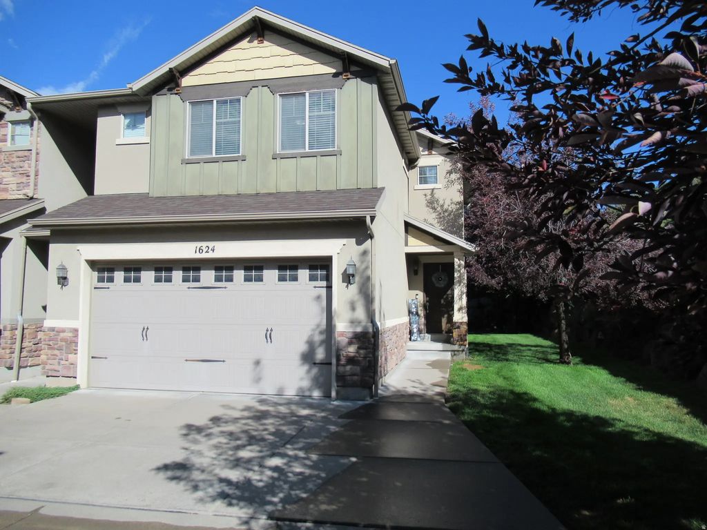 1624 N Hollyhock Cir W, Farmington