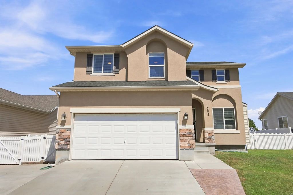 205 E Clermont Ln, Stansbury Park